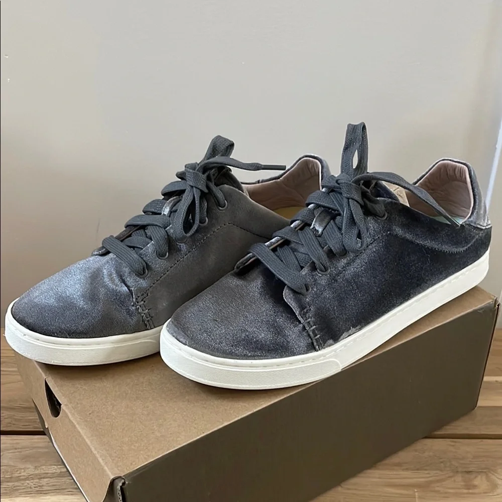 OluKai Pehuea Li Lanui Charcoal Velvet Sneakers Sz 8.5 - Picture 2 of 10